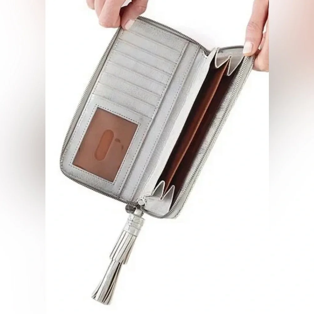 NWT HOBO Nila Large Zip Around.Silver/white. 100% Genuine Leather.New with tag